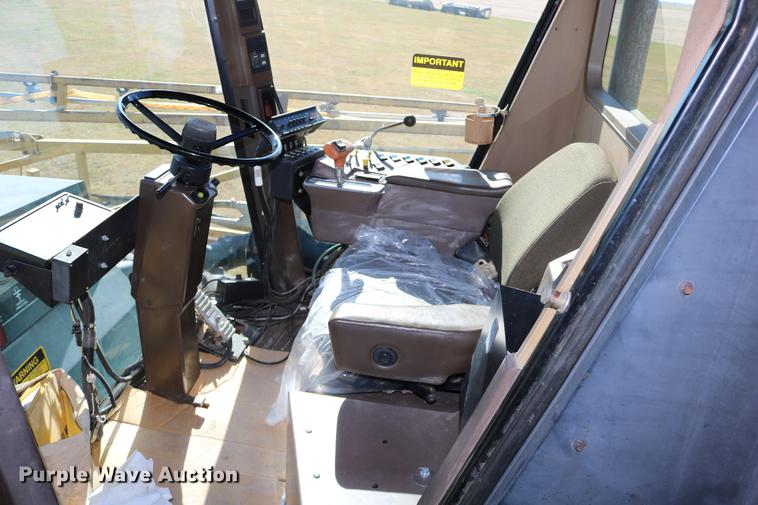 image for item DD0008 1996 Ag-Chem RoGator 854 self-propelled sprayer