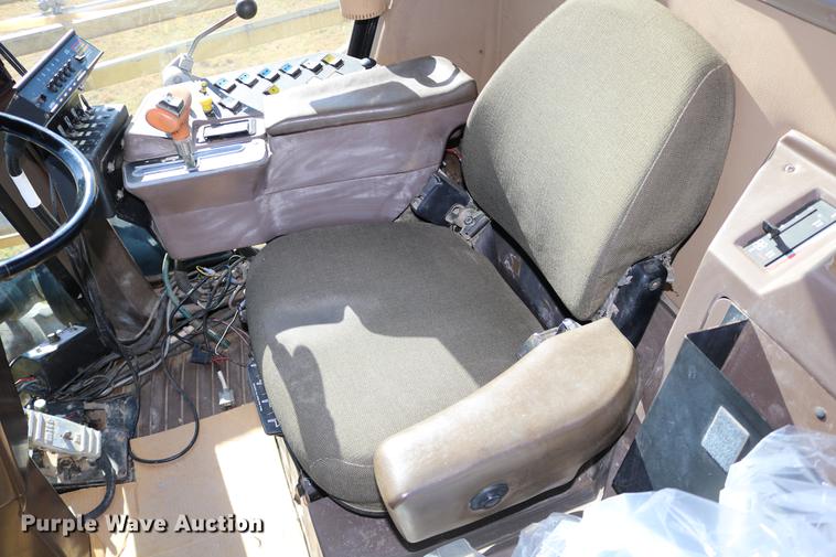 image for item DD0008 1996 Ag-Chem RoGator 854 self-propelled sprayer