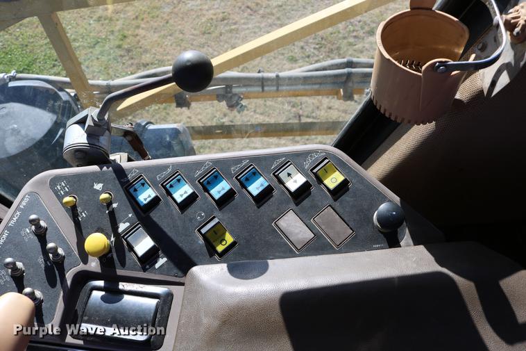 image for item DD0008 1996 Ag-Chem RoGator 854 self-propelled sprayer