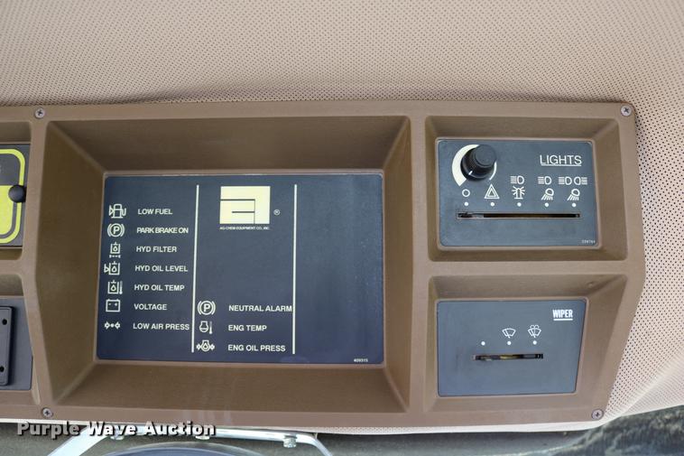 image for item DD0008 1996 Ag-Chem RoGator 854 self-propelled sprayer