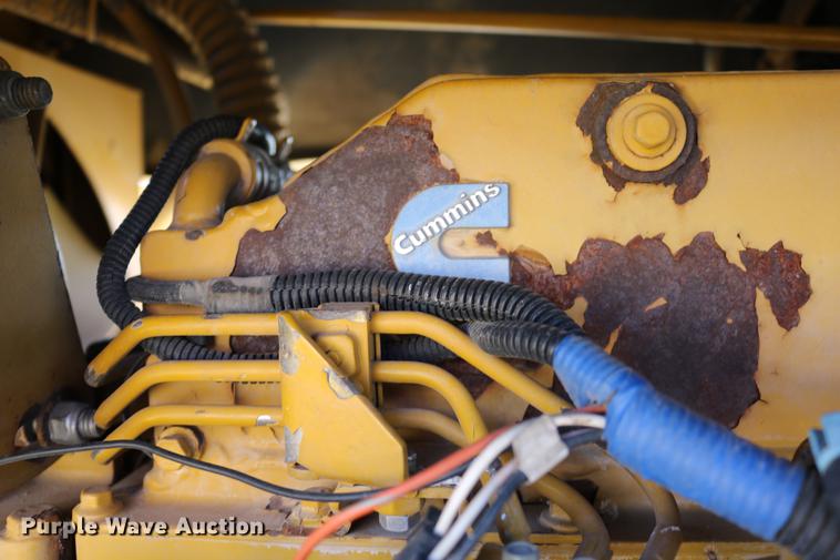 image for item DD0008 1996 Ag-Chem RoGator 854 self-propelled sprayer