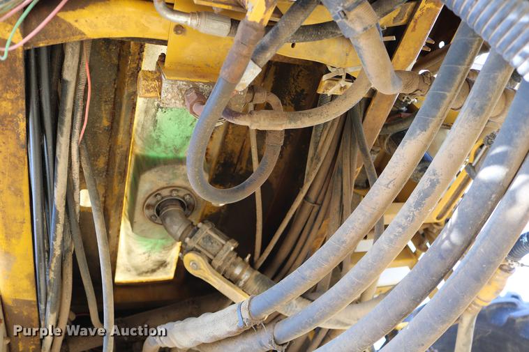 image for item DD0008 1996 Ag-Chem RoGator 854 self-propelled sprayer