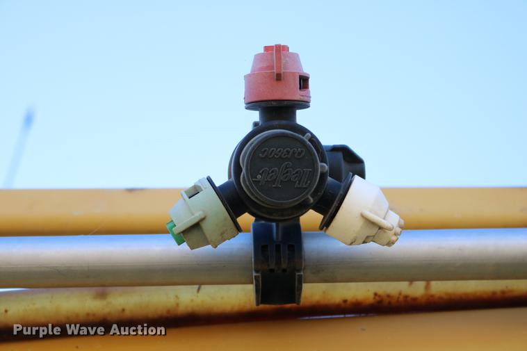 image for item DD0008 1996 Ag-Chem RoGator 854 self-propelled sprayer