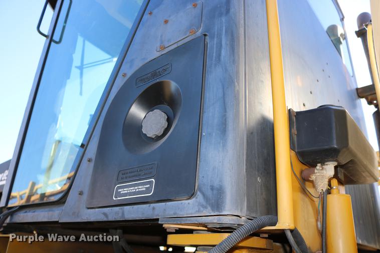 image for item DD0008 1996 Ag-Chem RoGator 854 self-propelled sprayer