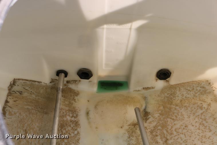 image for item DD0008 1996 Ag-Chem RoGator 854 self-propelled sprayer