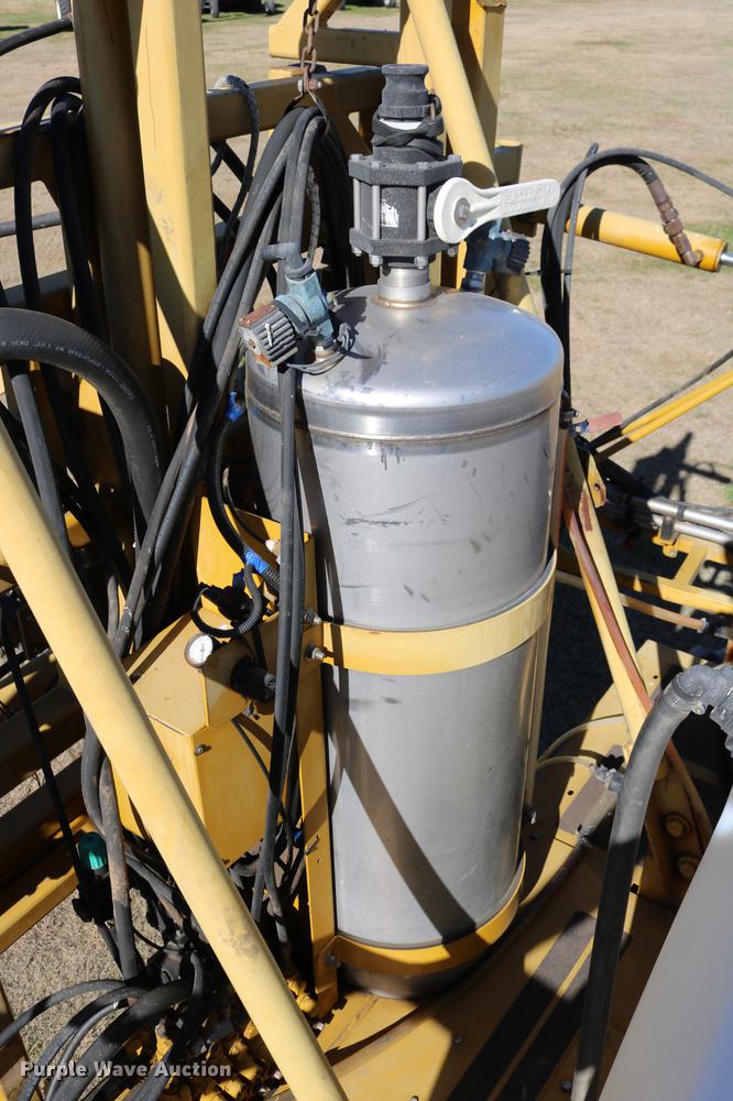 image for item DD0008 1996 Ag-Chem RoGator 854 self-propelled sprayer