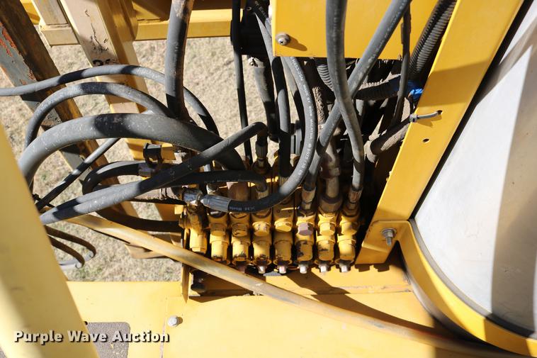 image for item DD0008 1996 Ag-Chem RoGator 854 self-propelled sprayer