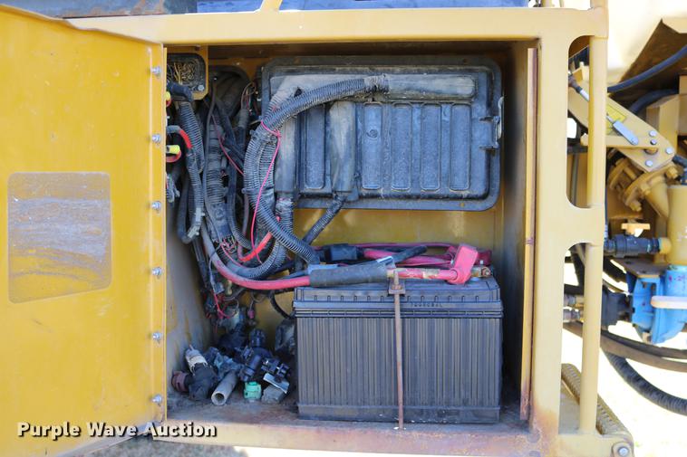 image for item DD0008 1996 Ag-Chem RoGator 854 self-propelled sprayer