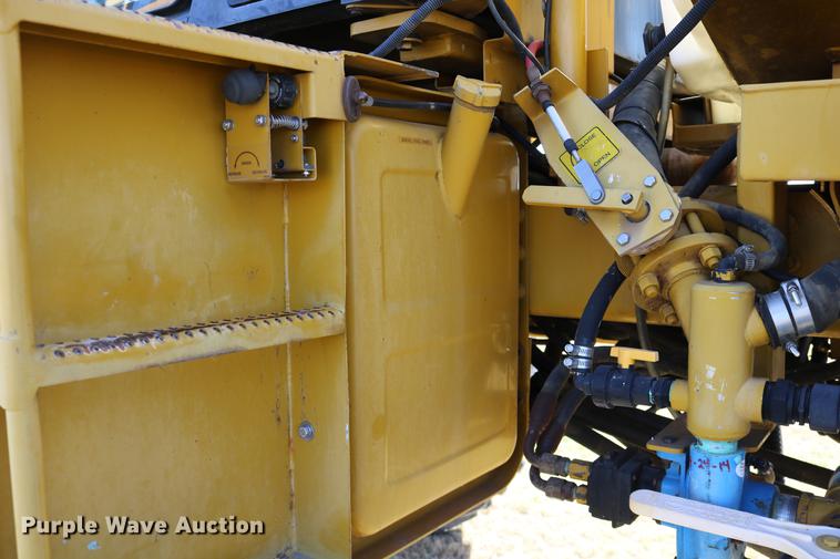 image for item DD0008 1996 Ag-Chem RoGator 854 self-propelled sprayer