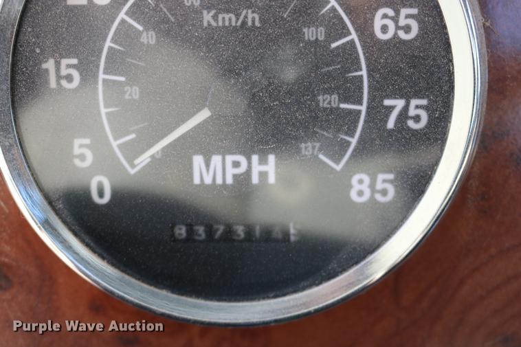 image for item DD0009 1995 International 9400 semi truck