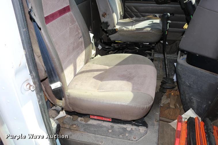 image for item DD0009 1995 International 9400 semi truck