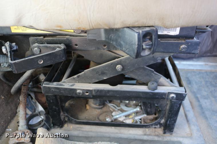 image for item DD0009 1995 International 9400 semi truck