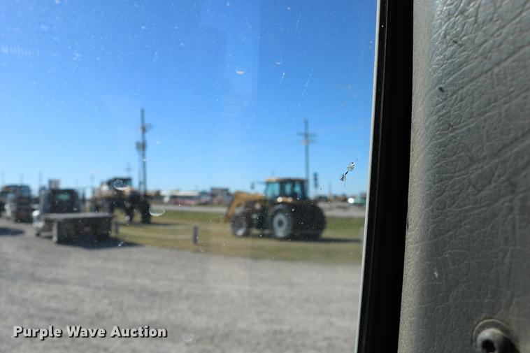 image for item DD0009 1995 International 9400 semi truck