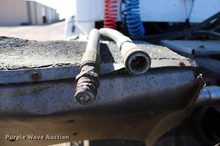 image for item DD0009 1995 International 9400 semi truck