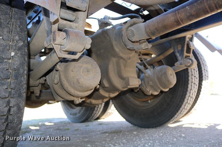 image for item DD0009 1995 International 9400 semi truck