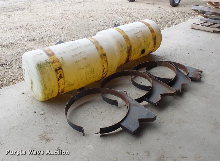 image for item DE9420 (2) poly tanks and brackets