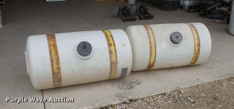 image for item DE9420 (2) poly tanks and brackets