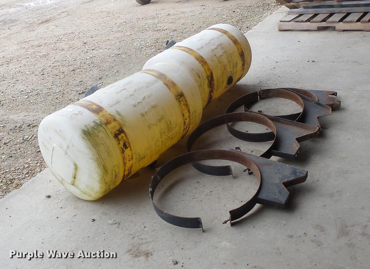 image for item DE9421 (2) poly tanks and brackets