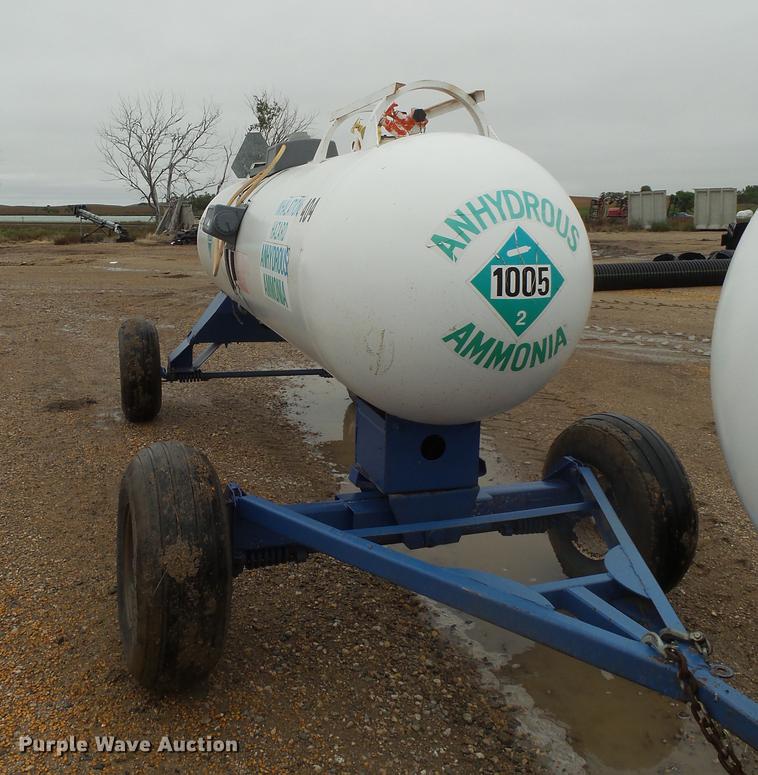 image for item DH9734 1975 Anhydrous ammonia tank