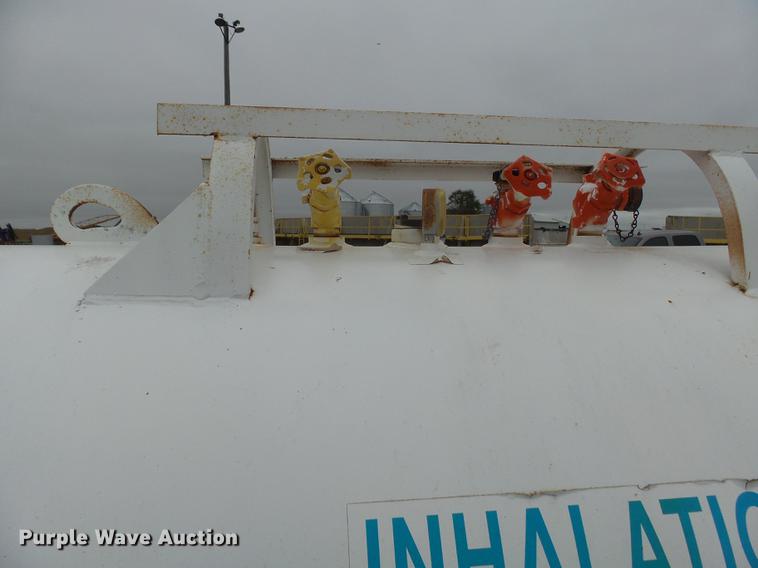 image for item DH9734 1975 Anhydrous ammonia tank