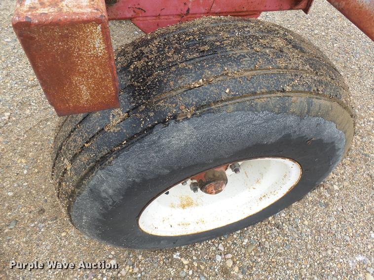 image for item DH9738 1976 Anhydrous ammonia tank