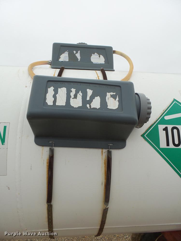 image for item DH9738 1976 Anhydrous ammonia tank