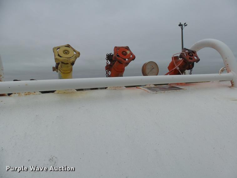 image for item DH9738 1976 Anhydrous ammonia tank