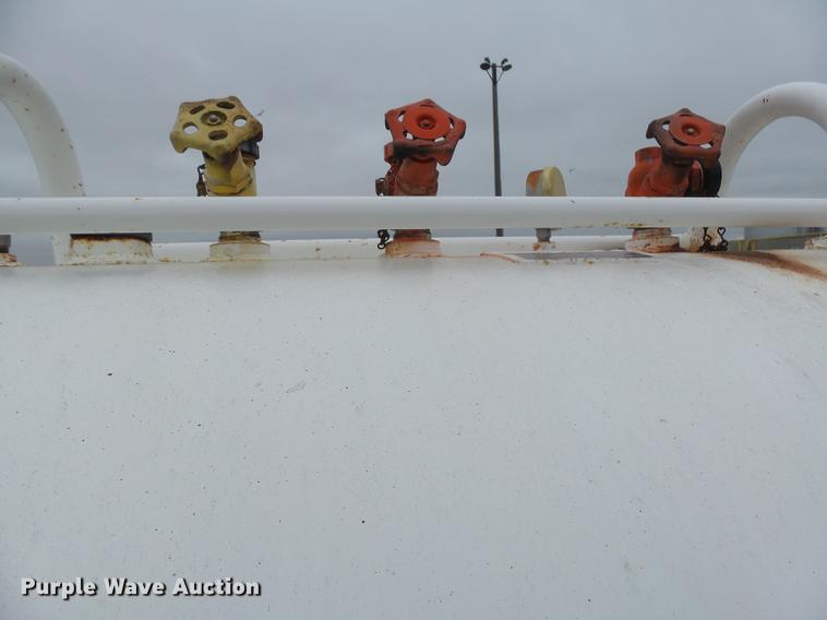 image for item DH9739 1976 Anhydrous ammonia tank