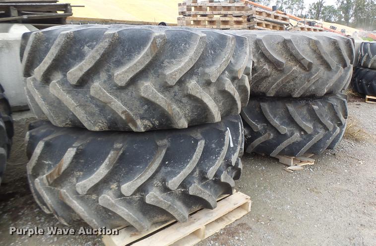 image for item DT9987 (4) Firestone 650/75R32 tires