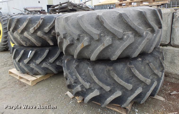 image for item DT9987 (4) Firestone 650/75R32 tires