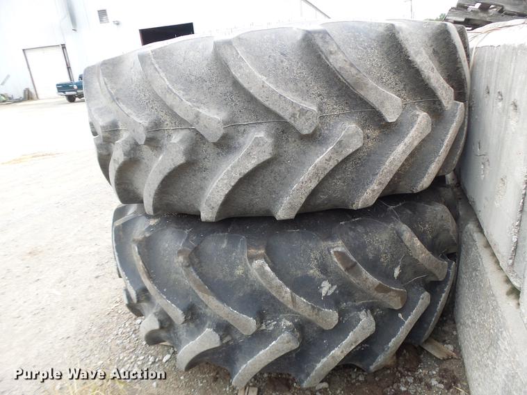 image for item DT9987 (4) Firestone 650/75R32 tires