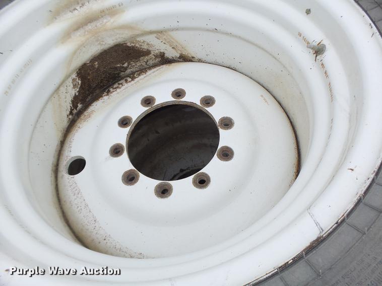 image for item DT9987 (4) Firestone 650/75R32 tires