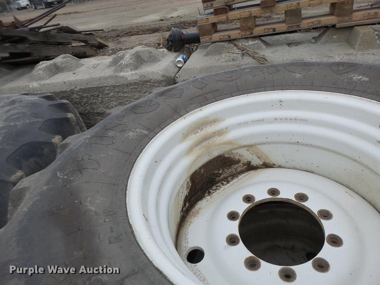 image for item DT9987 (4) Firestone 650/75R32 tires