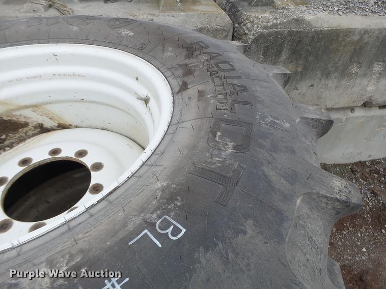 image for item DT9987 (4) Firestone 650/75R32 tires