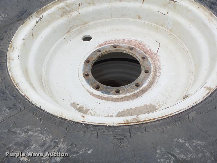 image for item DT9987 (4) Firestone 650/75R32 tires