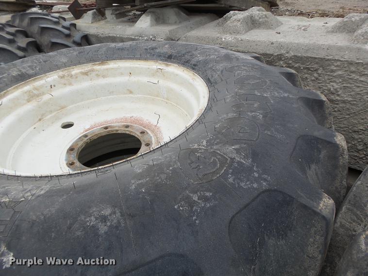 image for item DT9987 (4) Firestone 650/75R32 tires