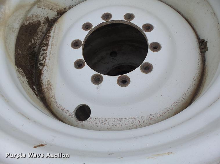 image for item DT9987 (4) Firestone 650/75R32 tires