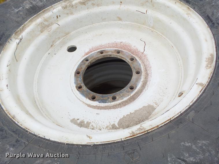 image for item DT9987 (4) Firestone 650/75R32 tires