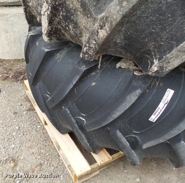 image for item DT9988 (4) Titan 23.1R30 tires