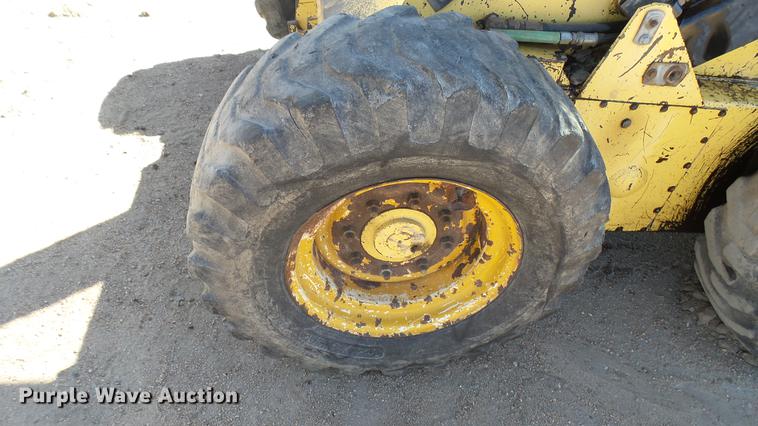 image for item DW9171 Ford L785 skid steer