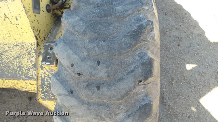 image for item DW9171 Ford L785 skid steer