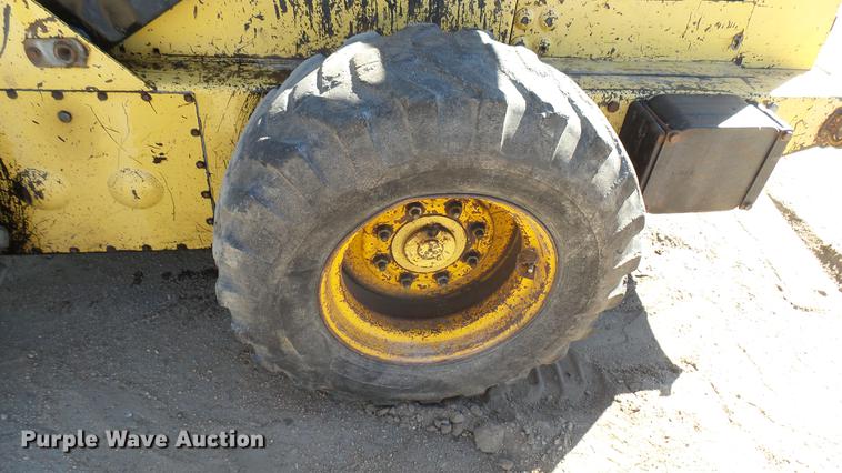 image for item DW9171 Ford L785 skid steer