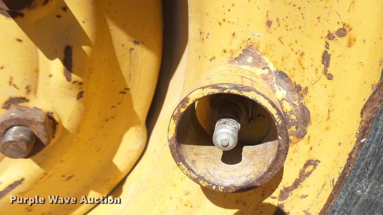 image for item DW9171 Ford L785 skid steer