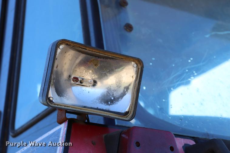 image for item ED9644 1987 Case 1896 tractor