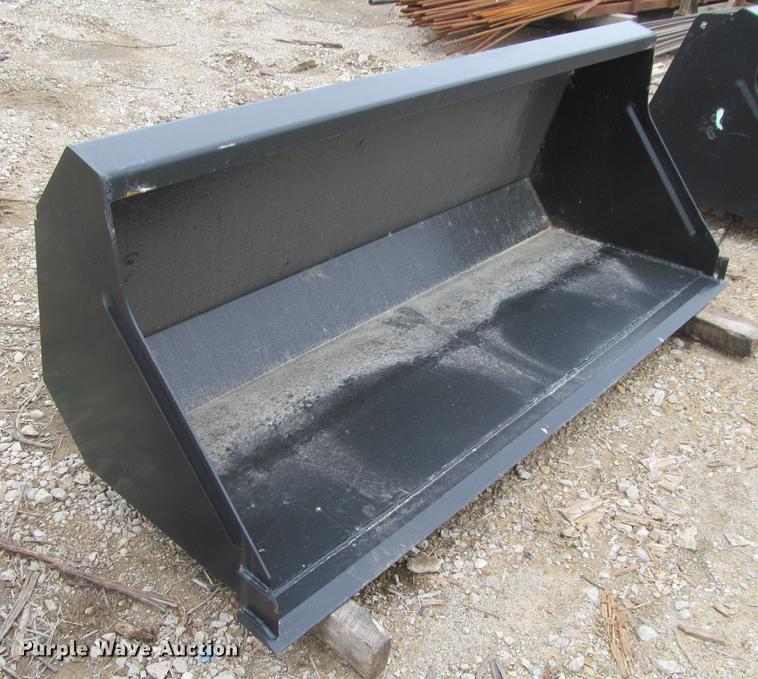 (2) 72" loader bucket in Dubuque, IA Item G1535 sold Purple Wave