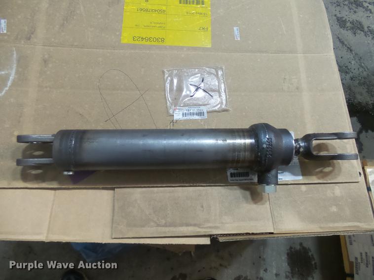 image for item J5429 (7) hydraulic cylinders