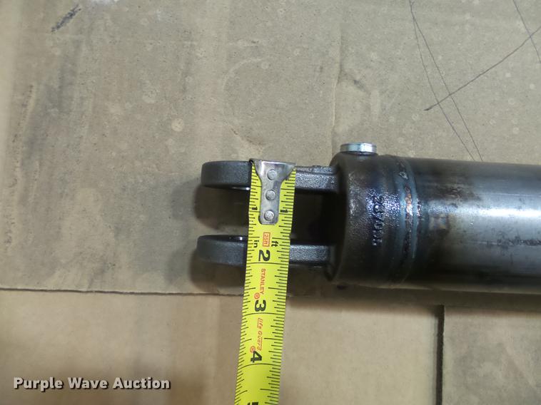 image for item J5429 (7) hydraulic cylinders
