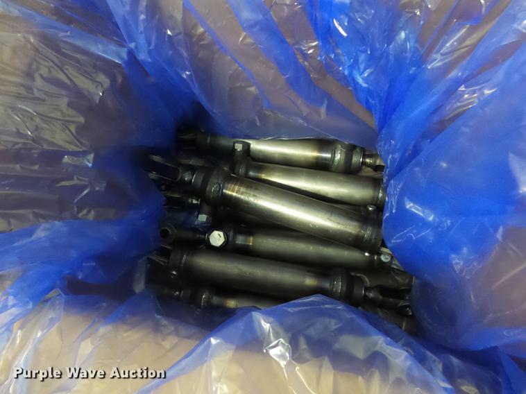 image for item J5429 (7) hydraulic cylinders