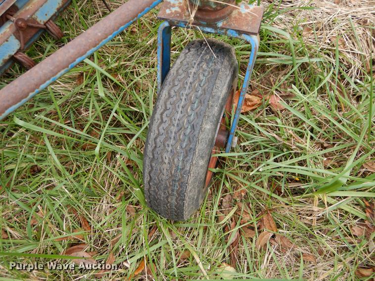 image for item K5839 Ford hay rake