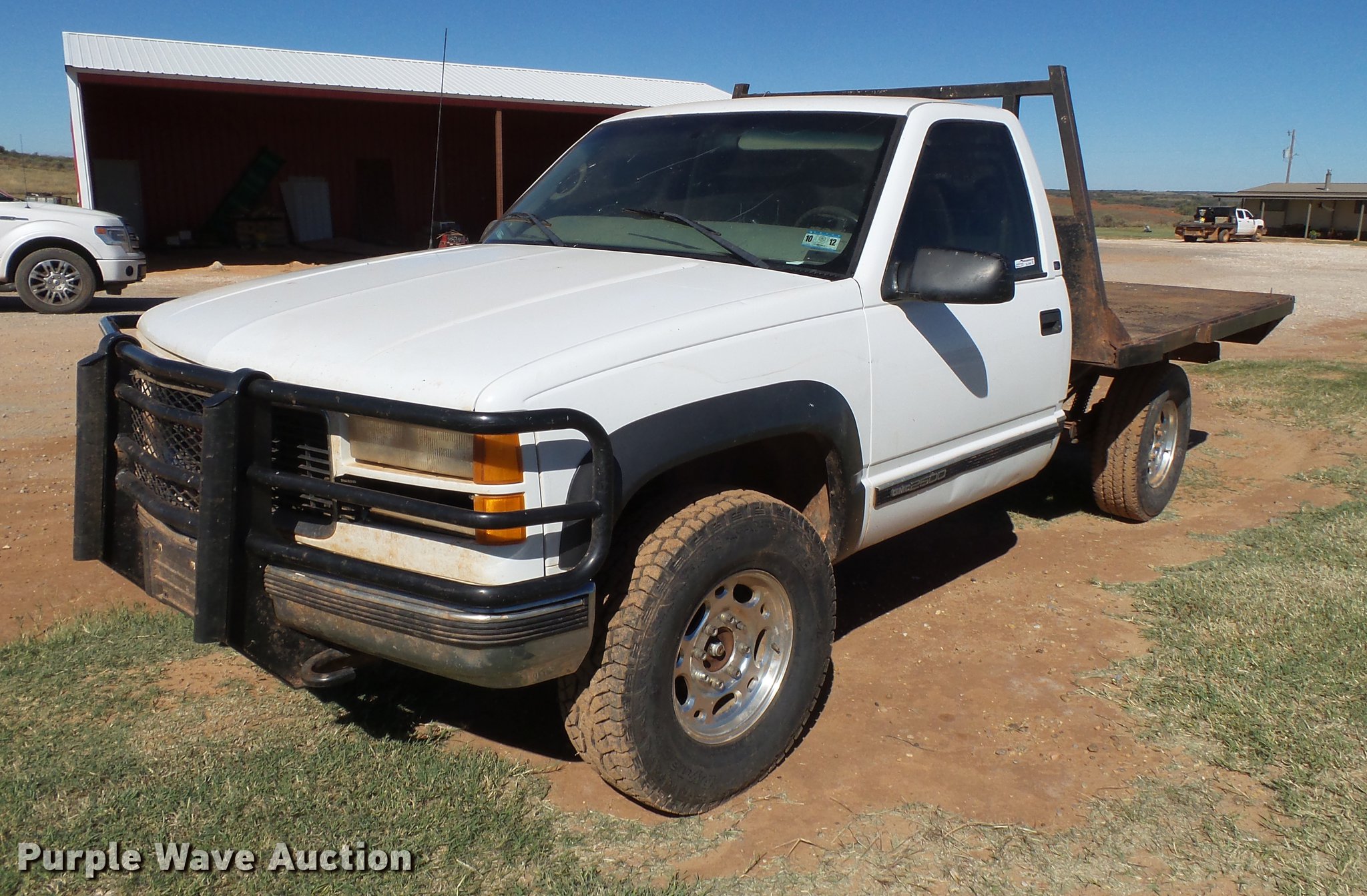 2000 GMC Sierra Classic 2500 flatbed pickup truck in Cheyenne, OK